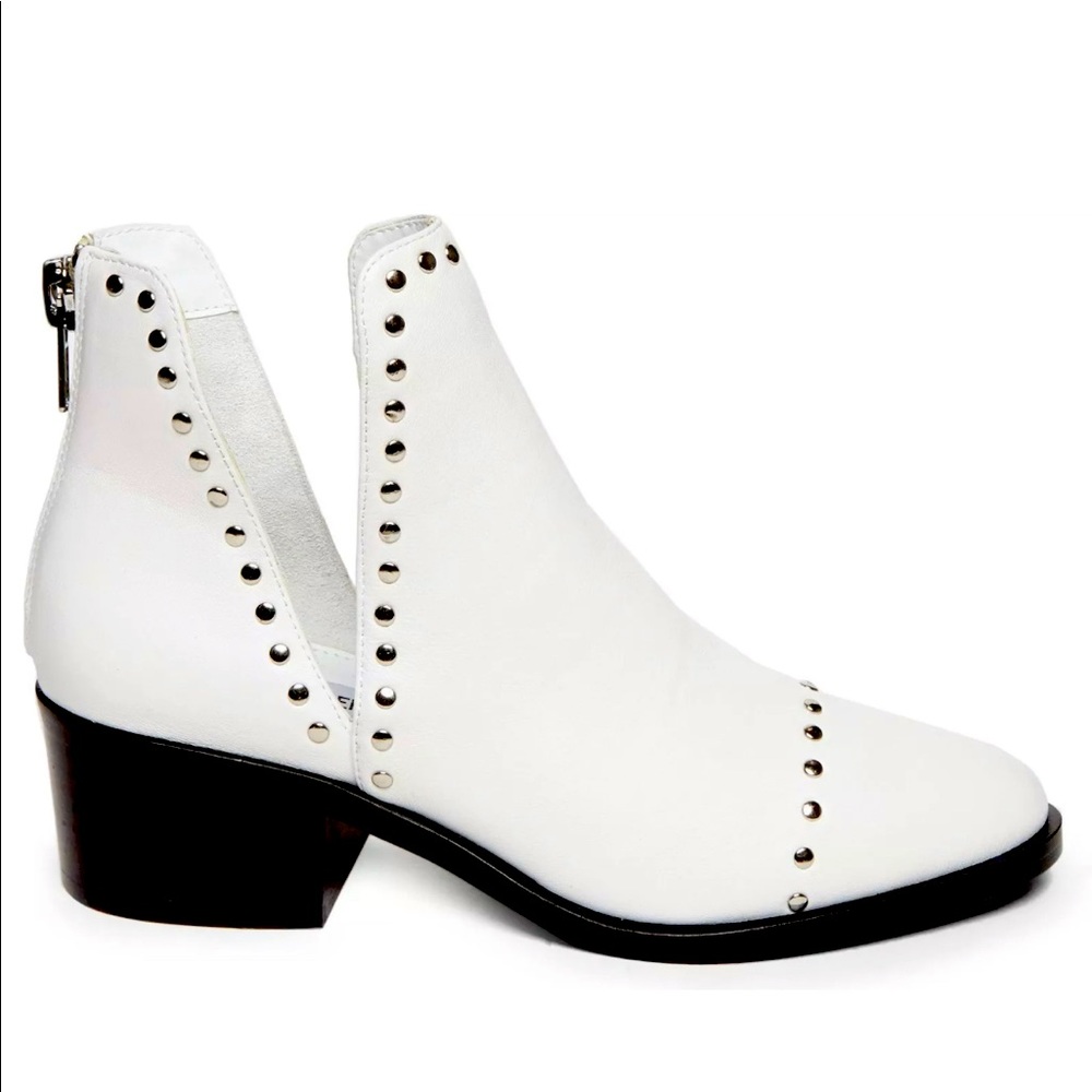 Steve Madden Womens Conspire Bootie!